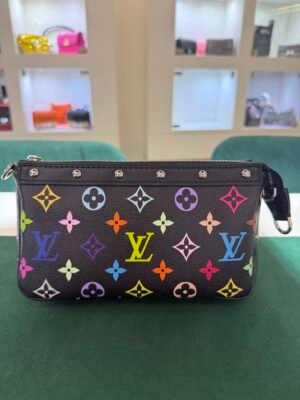 WhatsApp Image 2026-08-13 at 12.13.16 Louis Vuitton x Takashi Murakami Pochette Accessoires Multicolore del 2025 seminuova full set con scontrino Louis Vuitton, tracolla e catena removibile