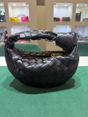WhatsApp Image 2026-08-13 at 12.14.09 Bottega Veneta Jodie Nera in Pelle Intrecciata con Hardware Dorato