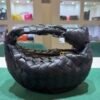 Bottega Veneta Jodie Nera in Pelle Intrecciata con Hardware Dorato