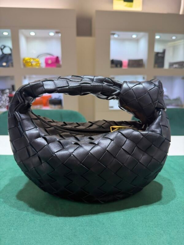 Bottega Veneta Jodie Nera in Pelle Intrecciata con Hardware Dorato