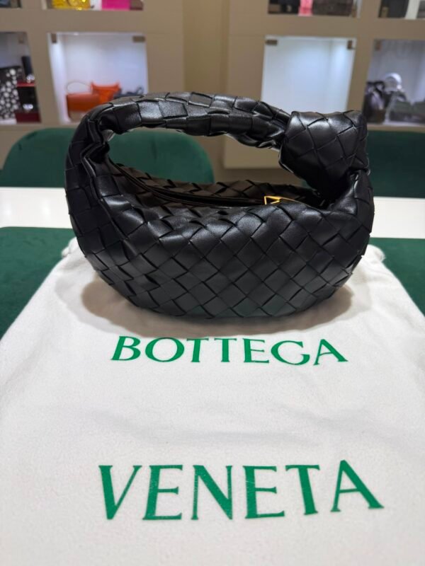 Bottega Veneta Jodie Nera in Pelle Intrecciata con Hardware Dorato