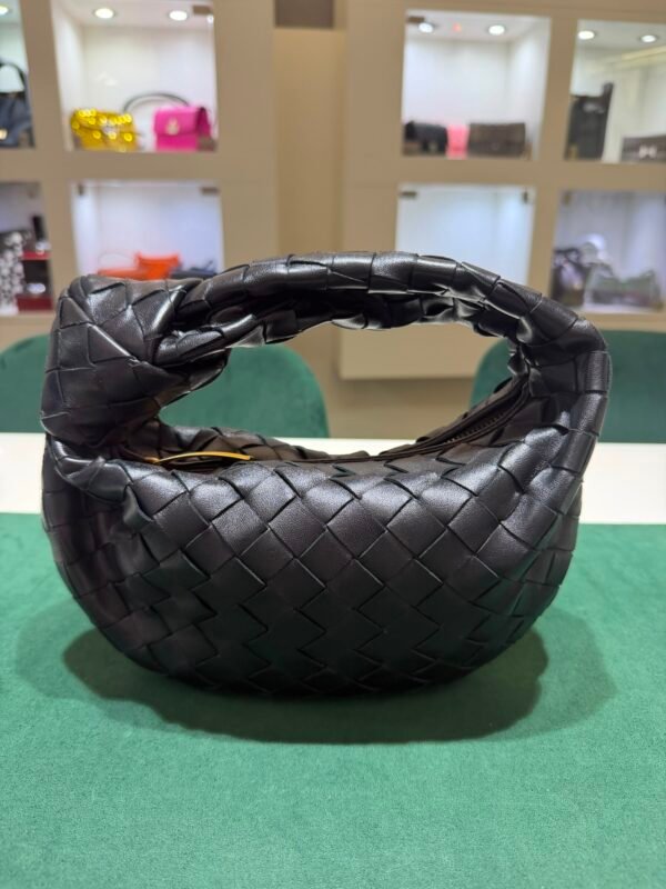Bottega Veneta Jodie Nera in Pelle Intrecciata con Hardware Dorato