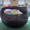 Bottega Veneta Jodie Nera in Pelle Intrecciata con Hardware Dorato