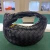 Bottega Veneta Jodie Nera in Pelle Intrecciata con Hardware Dorato