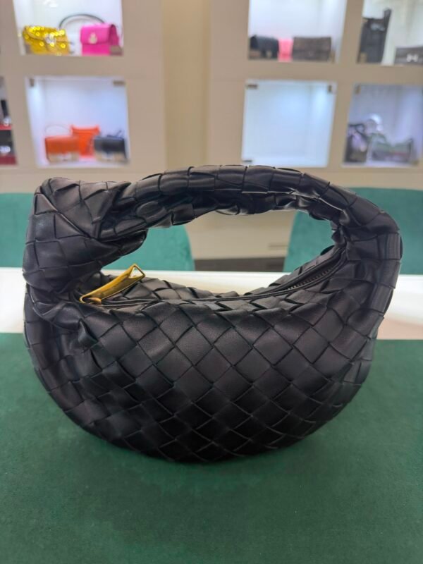 Bottega Veneta Jodie Nera in Pelle Intrecciata con Hardware Dorato