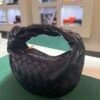 Bottega Veneta Jodie Nera in Pelle Intrecciata con Hardware Dorato