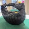 Bottega Veneta Jodie Nera in Pelle Intrecciata con Hardware Dorato