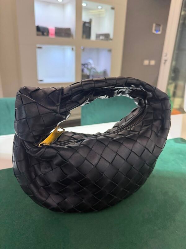 Bottega Veneta Jodie Nera in Pelle Intrecciata con Hardware Dorato