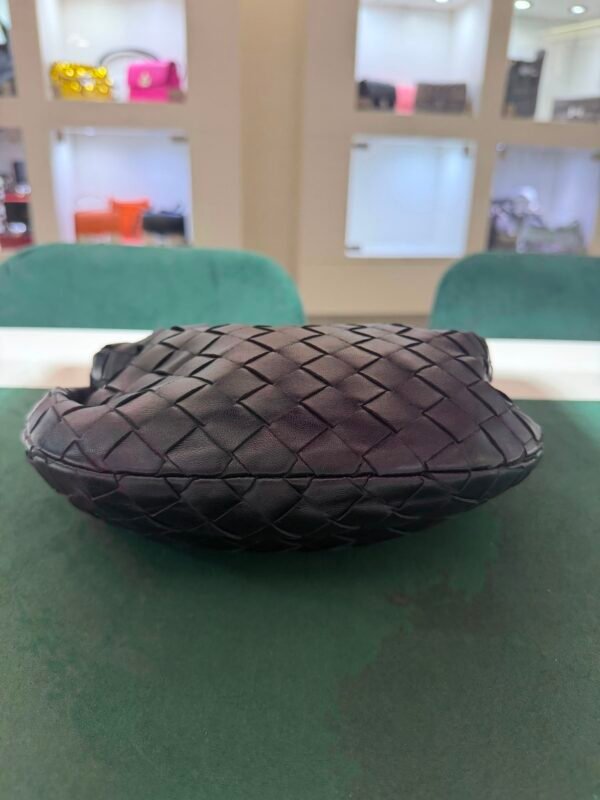 Bottega Veneta Jodie Nera in Pelle Intrecciata con Hardware Dorato