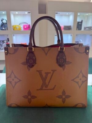 WhatsApp Image 2026-08-13 at 12.14.42 Louis Vuitton OnTheGo MM Monogram Giant Reverse