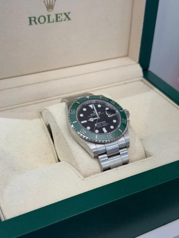 Rolex Submariner Date Starbucks del 2023 Italia full set excellent condition con documenti