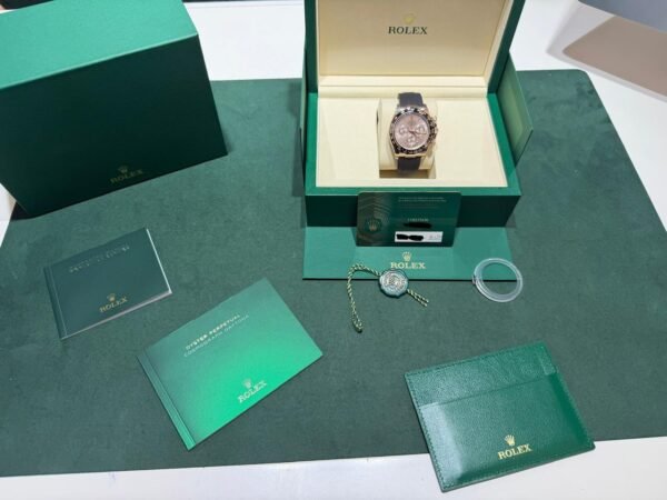 IMG_1416 Rolex Daytona Nuovo 2022 Italia quadrante in Diamanti baguette Sundust full set Oysterflex oro