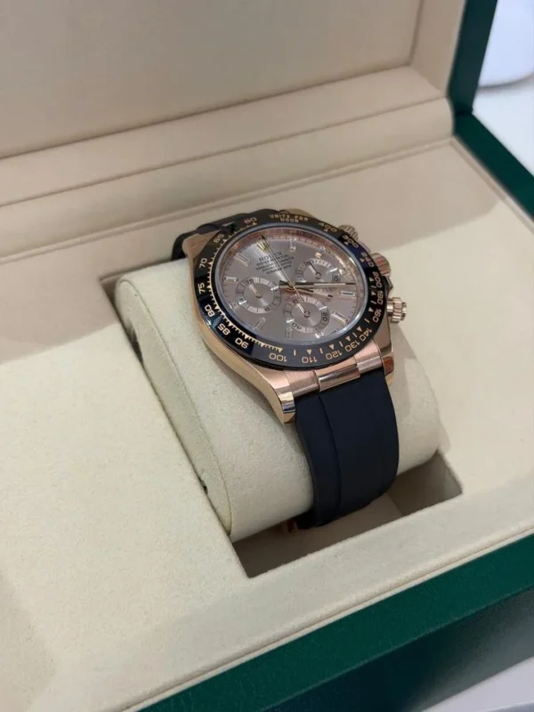 IMG_1418 Rolex Daytona Nuovo 2022 Italia quadrante in Diamanti baguette Sundust full set Oysterflex oro