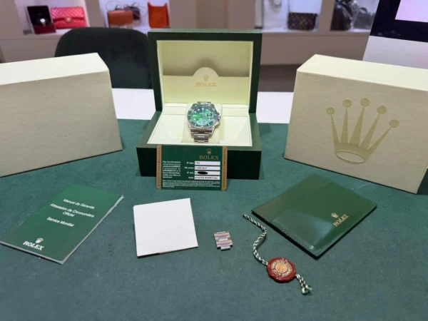 Rolex Submariner Date Hulk 40mm del 2013 Italia con documenti e scatola top condition