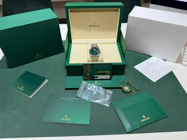 Rolex Datejust 36mm Ombre green dial NUOVO 2026 oyster Italia full set con documenti