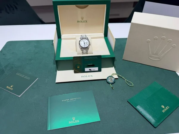 IMG_6944 Rolex Datejust 36mm Argentè 2023 Italia Jubilee full set top condition con documenti e scatola