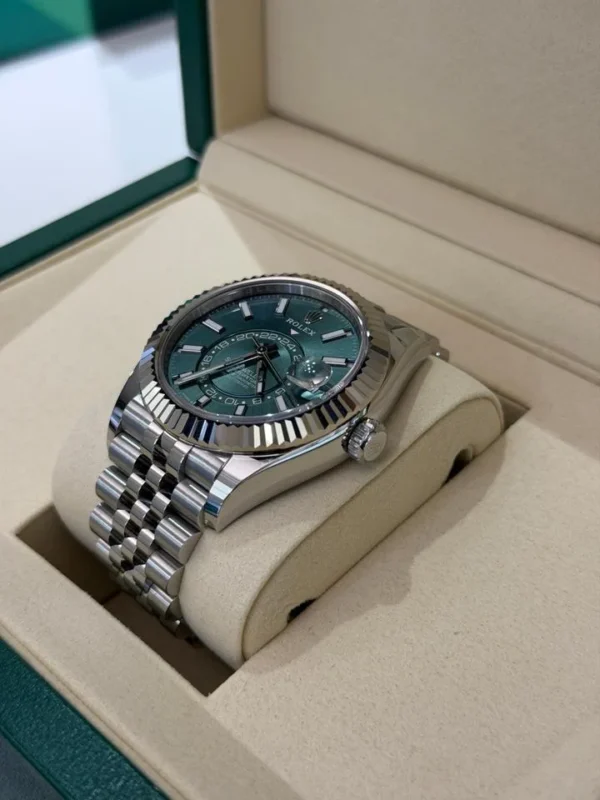 IMG_6949 Rolex Sky-Dweller verde - green - menta del 2026 NUOVO Jubilee Italia full set con documenti