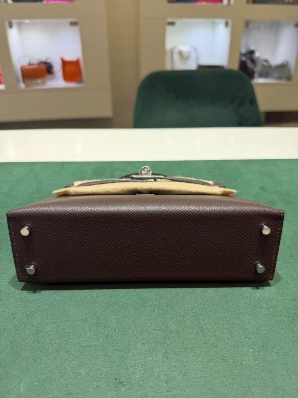 WhatsApp Image 2026-09-10 at 15.18.23 (2) Hermès mini Kelly Sellier epsom color ebene ( cioccolato tabacco ) NUOVA 2026 seriale G hardware palladio full set Full