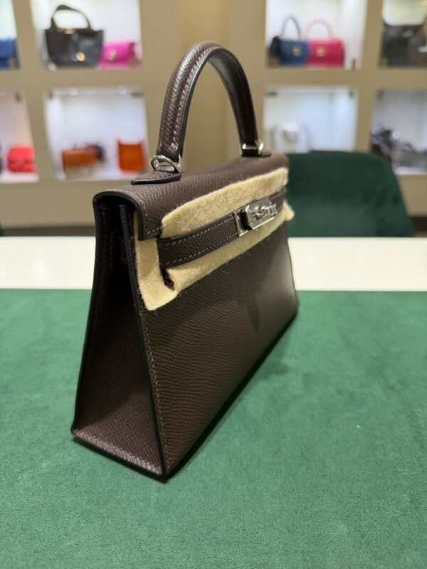 WhatsApp Image 2026-09-10 at 15.18.23 (3) Hermès mini Kelly Sellier epsom color ebene ( cioccolato tabacco ) NUOVA 2026 seriale G hardware palladio full set Full