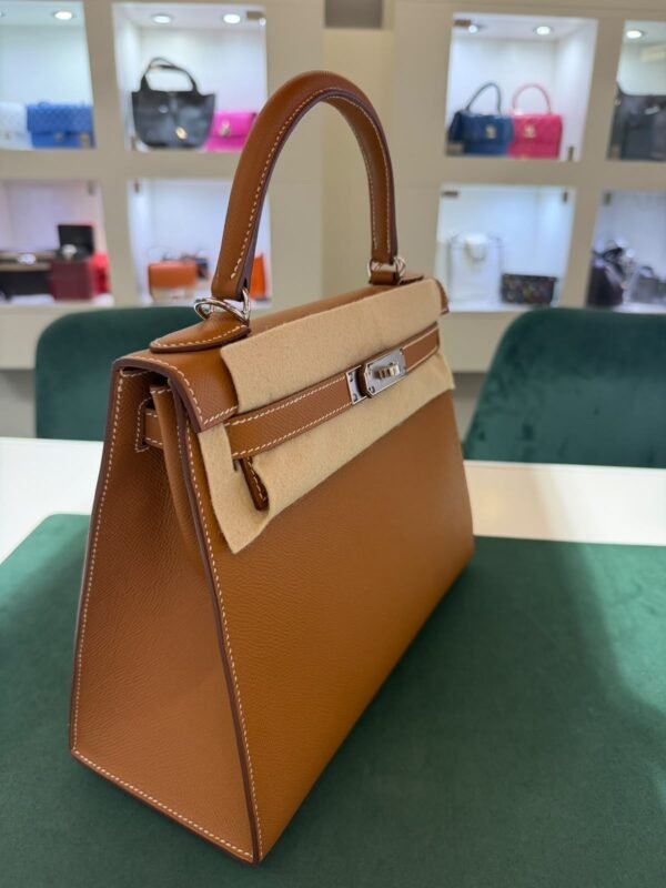 WhatsApp Image 2026-09-10 at 15.27.31 (3) Hermès Kelly 28 sellier veau pellame epsom NUOVA 2026 seriale G color gold hardware palladio full set