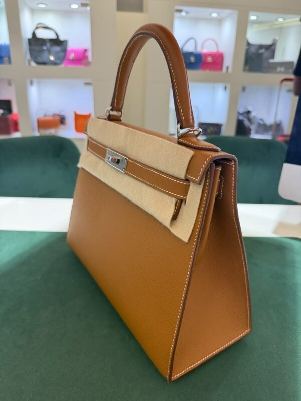 WhatsApp Image 2026-09-10 at 15.27.31 Hermès Kelly 28 sellier veau pellame epsom NUOVA 2026 seriale G color gold hardware palladio full set
