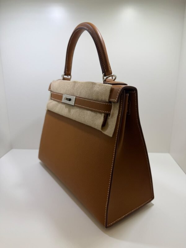 WhatsApp Image 2026-09-10 at 15.27.32 (3) Hermès Kelly 28 sellier veau pellame epsom NUOVA 2026 seriale G color gold hardware palladio full set