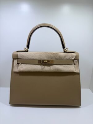 WhatsApp Image 2026-09-11 at 12.32.59 (1) Hermès Kelly 28 sellier veau pellame epsom NUOVA 2026 seriale G color poussier hardware Permabrass full set