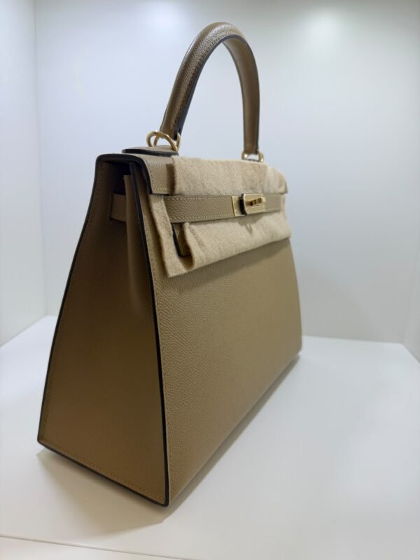 Hermès Kelly 28 sellier veau pellame epsom NUOVA 2026 seriale G color poussier hardware Permabrass full set