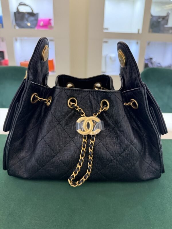 WhatsApp Image 2026-09-12 at 21.19.21 (1) CHANEL 25 Mini – Pelle Martellata Nera – Hardware Gold Marca: CHANEL