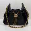 WhatsApp Image 2026-09-12 at 21.19.22 (2) CHANEL 25 Mini – Pelle Martellata Nera – Hardware Gold Marca: CHANEL