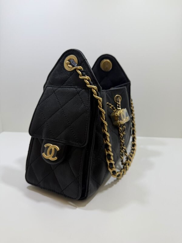 WhatsApp Image 2026-09-12 at 21.19.22 CHANEL 25 Mini – Pelle Martellata Nera – Hardware Gold Marca: CHANEL