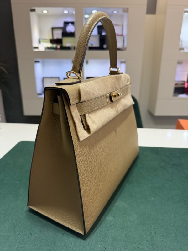 Hermès Kelly 28 sellier veau pellame epsom NUOVA 2026 seriale G color poussier hardware Permabrass full set con scatola Dustbug e scontrini fiscali.