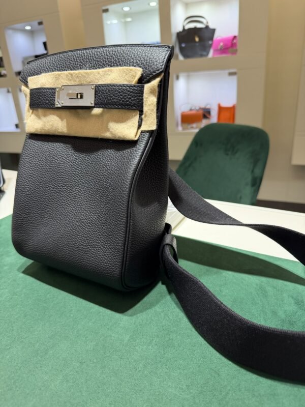 Hermès HAC à Dos PM Veau Togo Noir NUOVO 2026 hardware palladio full set con scontrino ufficiale Hermès.
