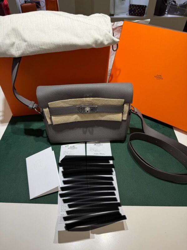 Hermès Kelly Messenger PM in Veau Togo Gris Étain NUOVA 2026 hardware palladio full set con scontrino ufficiale Hermès