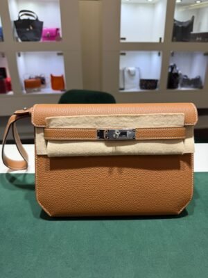 Hermès Kelly Dépêches 25 in Veau Togo colore Gold NUOVA 2026 hardware palladio full set con scontrino ufficiale Hermès