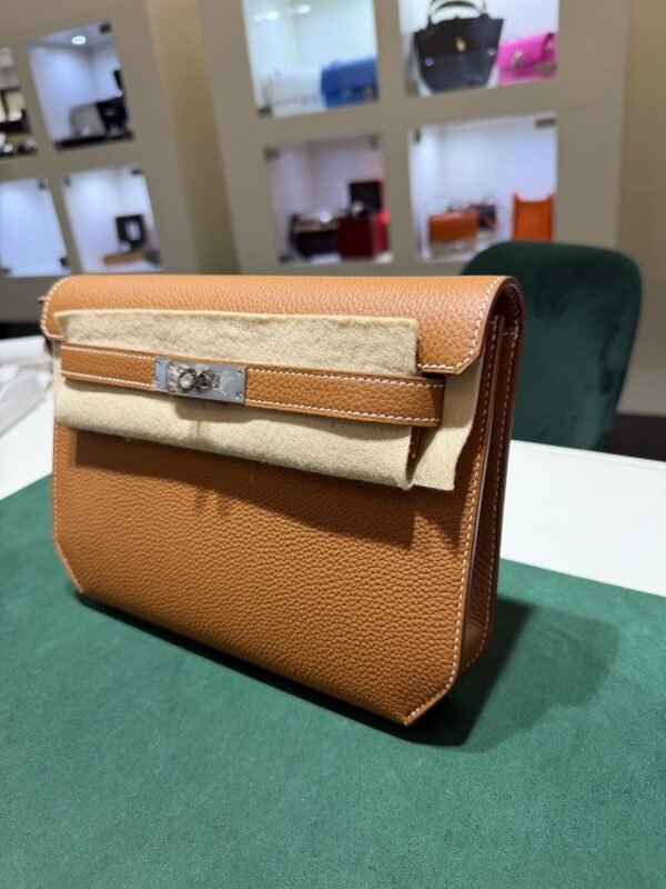 Hermès Kelly Dépêches 25 in Veau Togo colore Gold NUOVA 2026 hardware palladio full set con scontrino ufficiale Hermès