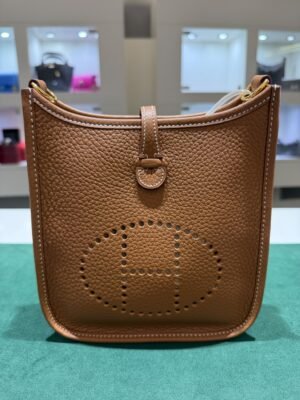 Hermès Évelyne 16 Amazone TPM in Taurillon Clémence colore Gold NUOVA 2026 hardware dorato full set con fattura ufficiale Hermès