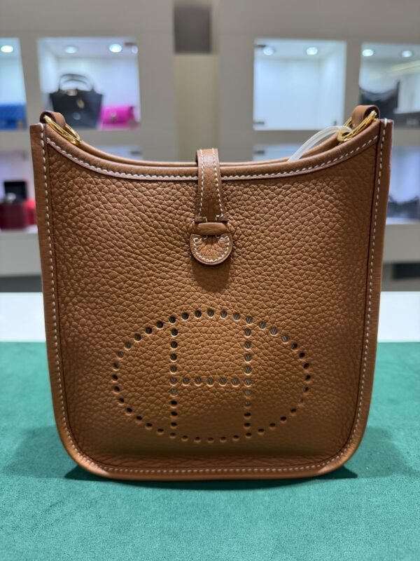 Hermès Évelyne 16 Amazone TPM in Taurillon Clémence colore Gold NUOVA 2026 hardware dorato full set con fattura ufficiale Hermès