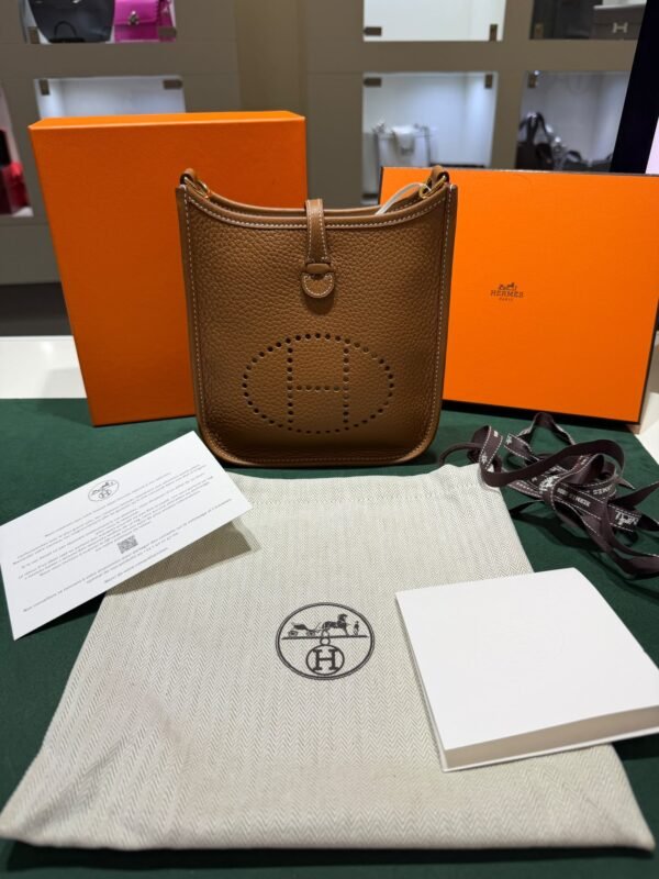 Hermès Évelyne 16 Amazone TPM in Taurillon Clémence colore Gold NUOVA 2026 hardware dorato full set con fattura ufficiale Hermès