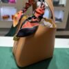 Hermès Picotin Lock 18 in Taurillon Clémence colore Gold NUOVA 2026 hardware dorato con Twilly Hermès tonalità Barenia, full set con scontrino