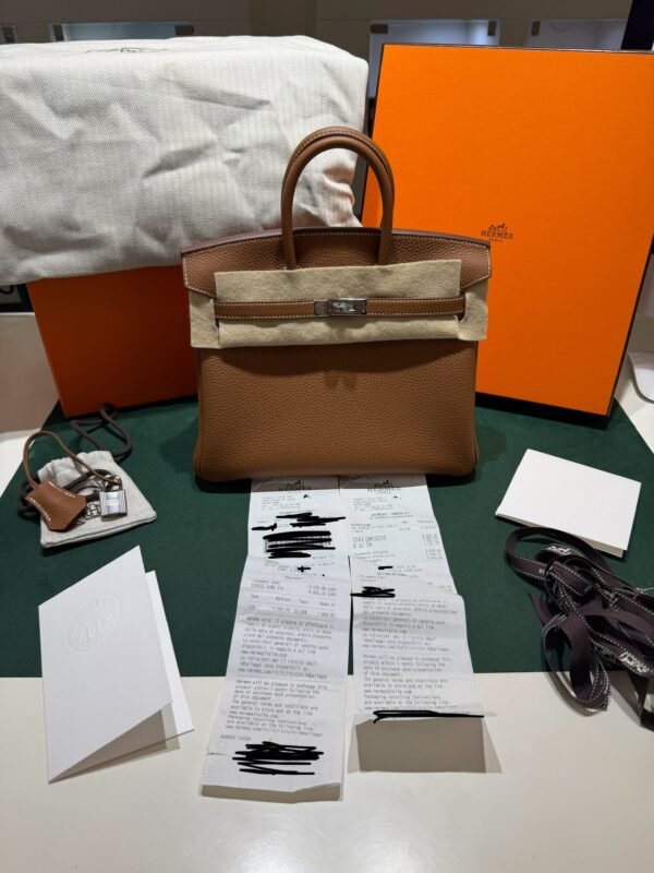 Herm&egrave;s Birkin 25 retourne veau togo colore GOLD ( il pi&ugrave; richiesto ) marrone stampa G NUOVA 2026 hardware palladio full set con scontrino ufficiale