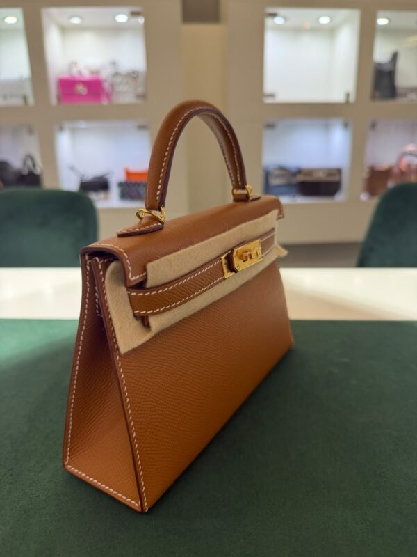 2352b486-61c2-4ec8-bd1a-a1b25f7e67d2 Hermès mini Kelly Sellier epsom color Gold ( marrone ) NUOVA 2026 Settembre seriale G hardware dorato