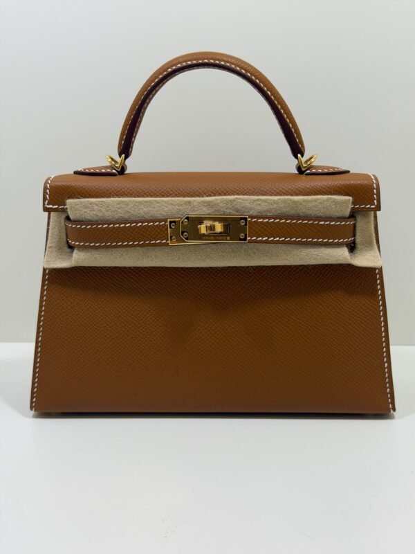 5df1733e-d359-4556-bb3c-0b7790718de2 Hermès mini Kelly Sellier epsom color Gold ( marrone ) NUOVA 2026 Settembre seriale G hardware dorato