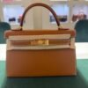 65d15f1a-e83a-419d-a63e-386072fb51f3 Hermès mini Kelly Sellier epsom color Gold ( marrone ) NUOVA 2026 Settembre seriale G hardware dorato