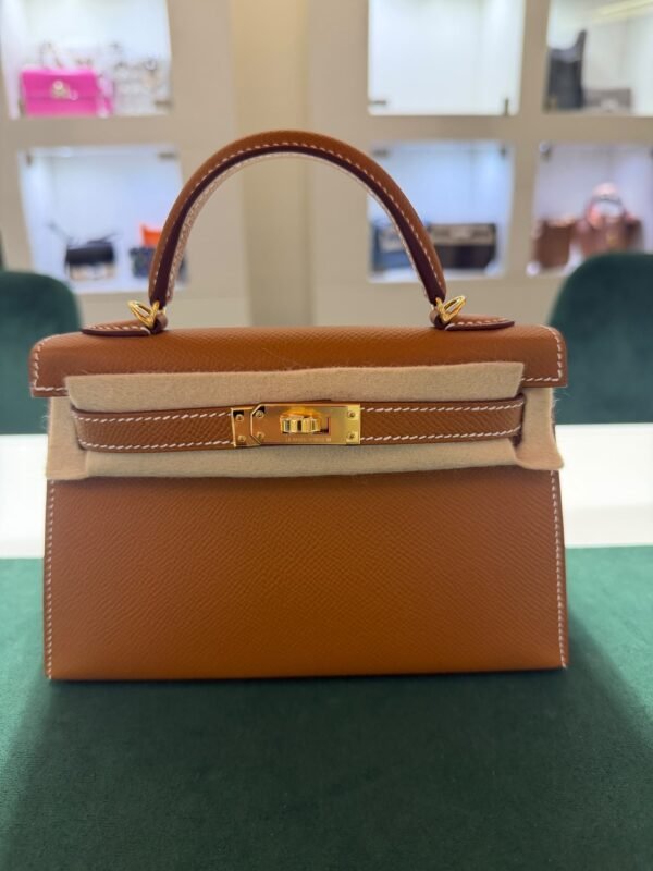 65d15f1a-e83a-419d-a63e-386072fb51f3 Hermès mini Kelly Sellier epsom color Gold ( marrone ) NUOVA 2026 Settembre seriale G hardware dorato