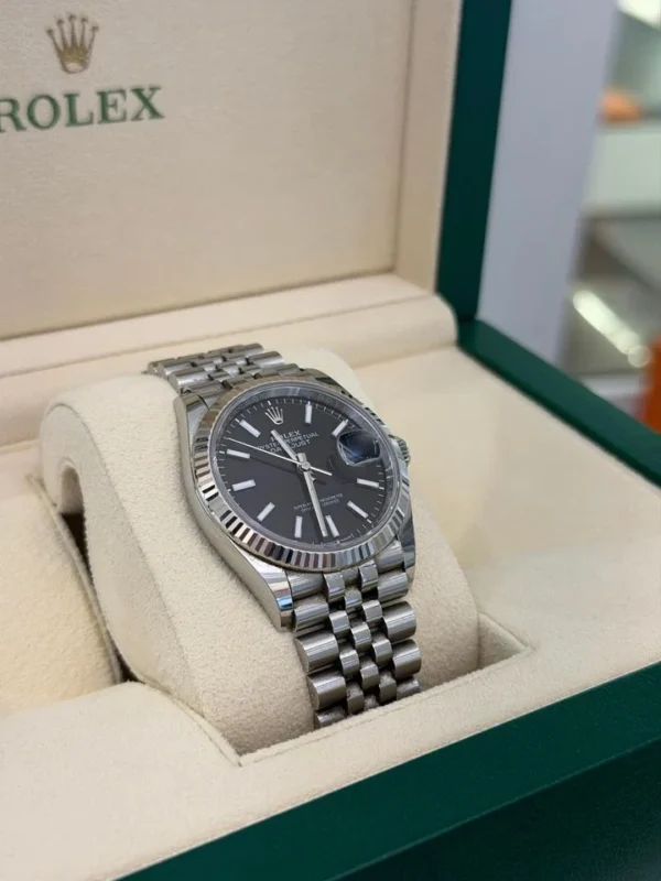 Rolex Datejust 36mm nero del 2024 jubilee full set top condition con documenti e scatola