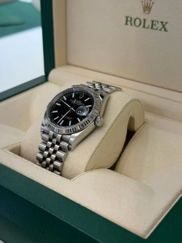 Rolex Datejust 36mm nero del 2024 jubilee full set top condition con documenti e scatola