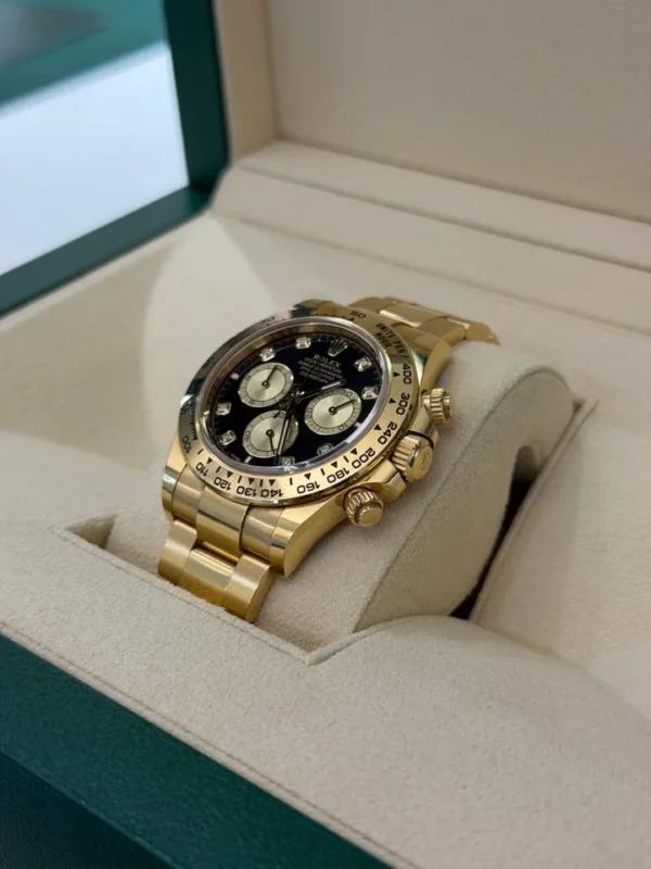Rolex Daytona Black Diamond Dial Yellow Gold 18kt del 2025 Italia excellent condition full set