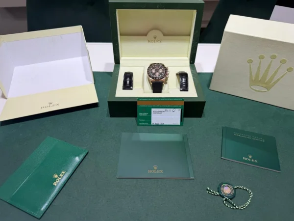 Rolex Daytona oro rosa del 2017 quadrante nero 2 cinturini full set top condition con documenti
