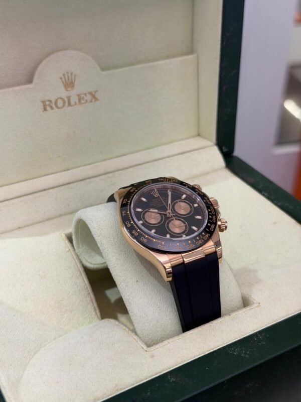 Rolex Daytona oro rosa del 2017 quadrante nero 2 cinturini full set top condition con documenti